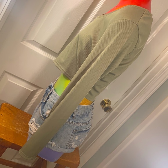 SHEIN Crop Top - Picture 4 of 8